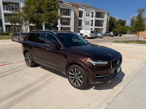 Used 2018 Volvo XC90 T6 Momentum w/ Convenience Package AWD/4WD image 2