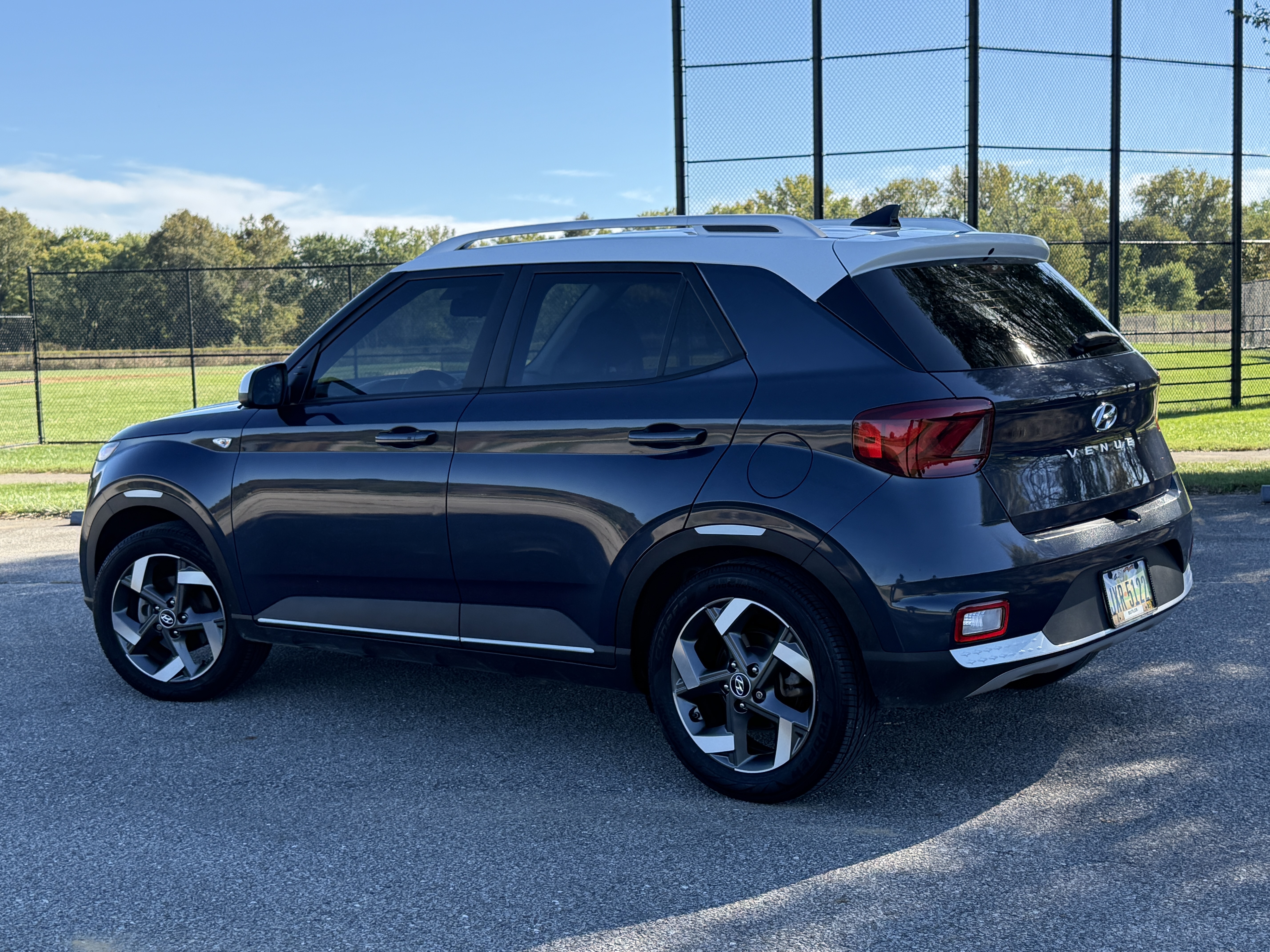 Used 2022 Hyundai Venue Limited FWD image 15