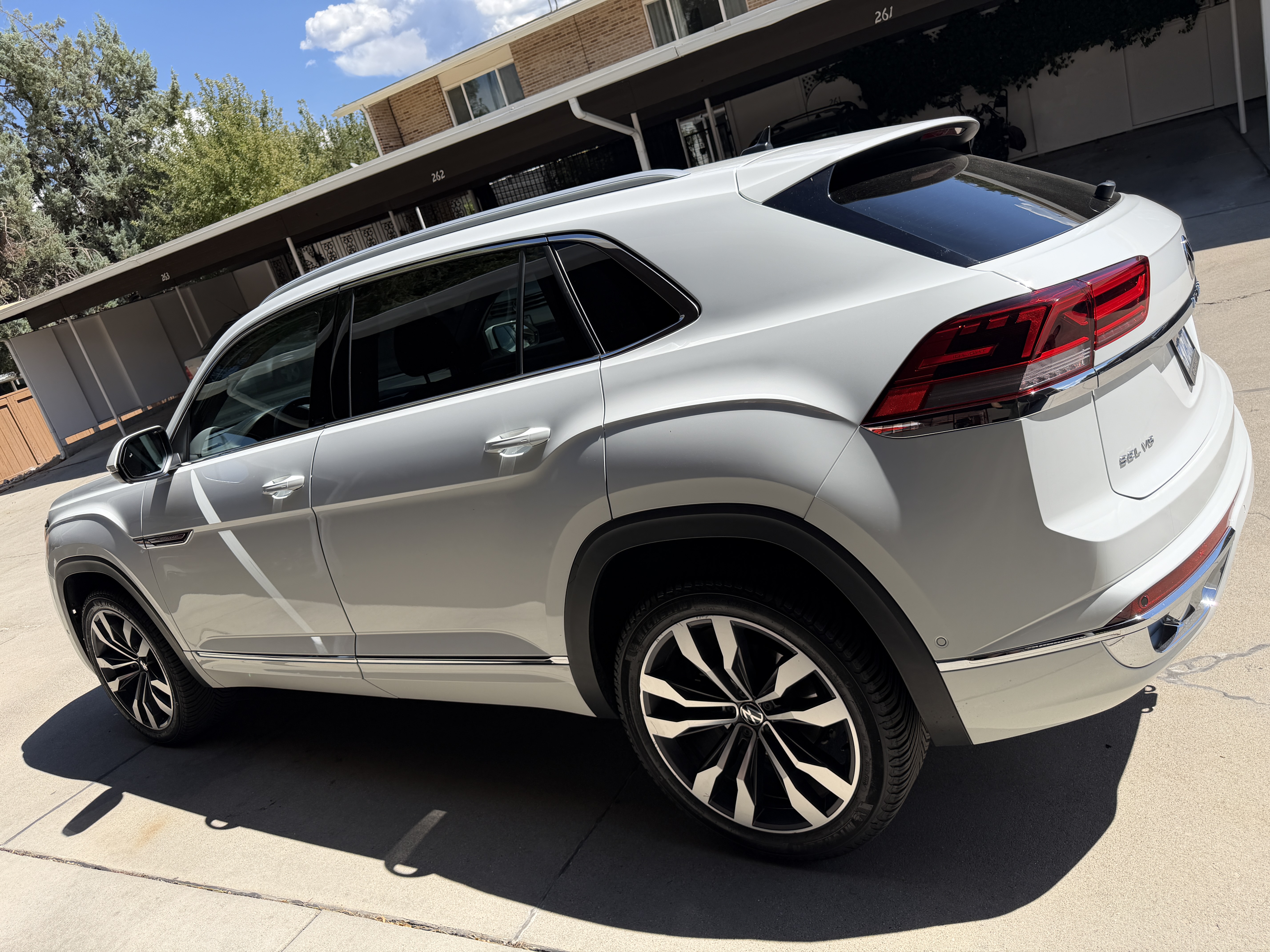 Used 2021 Volkswagen Atlas Cross Sport SEL Premium R-Line AWD/4WD image 1