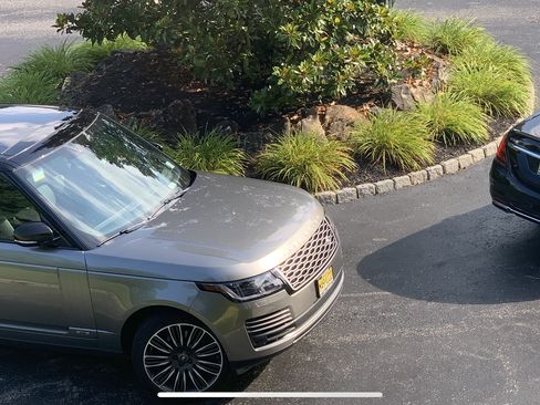 Used 2019 Land Rover Range Rover Long Wheelbase Supercharged image 2