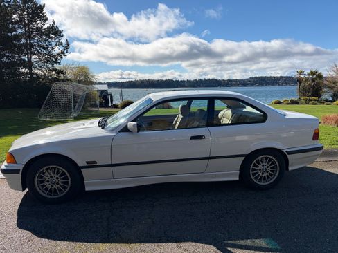 Used 1996 BMW 328iS Coupe RWD image 4