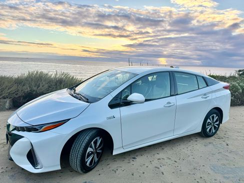 Used 2019 Toyota Prius Prime Premium w/ Carpet Mat Package FWD image 13