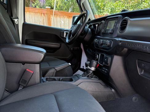 Used 2018 Jeep Wrangler Unlimited Sport AWD/4WD image 9