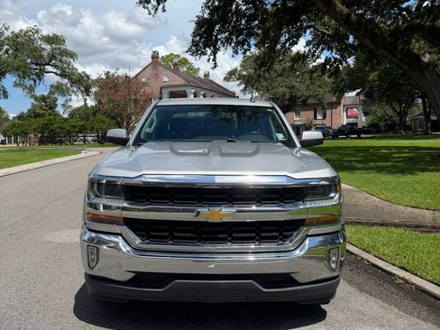 Used 2018 Chevrolet Silverado 1500 LT w/ Texas Edition RWD image 2