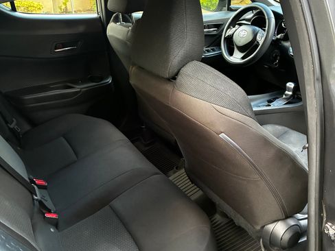 Used 2019 Toyota C-HR LE FWD image 10
