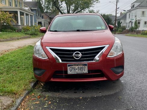 Used 2019 Nissan Versa SV FWD image 2