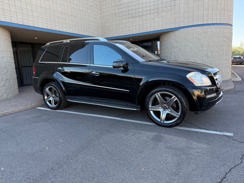 Used 2012 Mercedes-Benz GL 550 4MATIC image 12