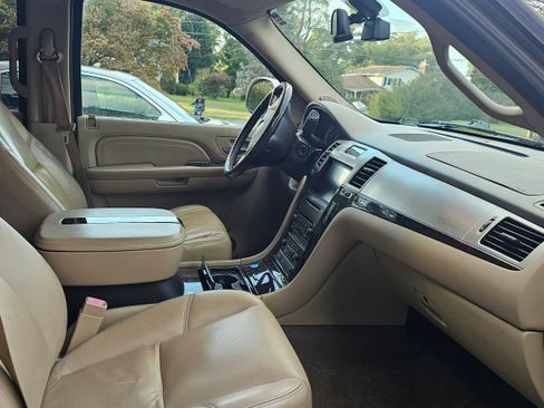 Used 2009 Cadillac Escalade Luxury image 13