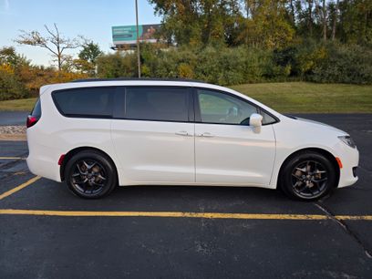 Used 2019 Chrysler Pacifica Touring-L w/ S Appearance Package