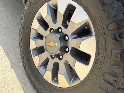 Used 2022 Chevrolet Silverado 2500 LT w/ Convenience Package AWD/4WD image 6