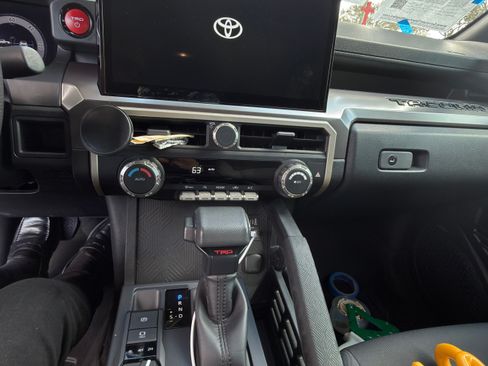 Used 2025 Toyota Tacoma TRD Off-Road image 6