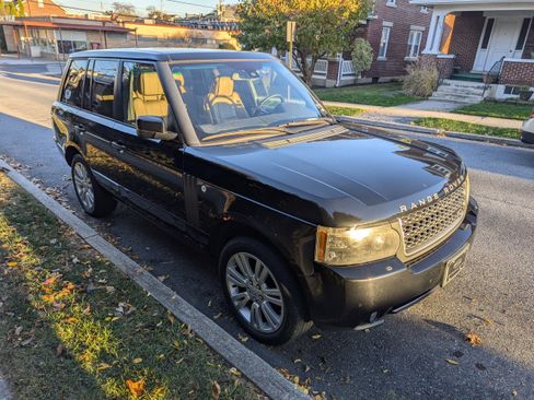 Used 2010 Land Rover Range Rover HSE image 2