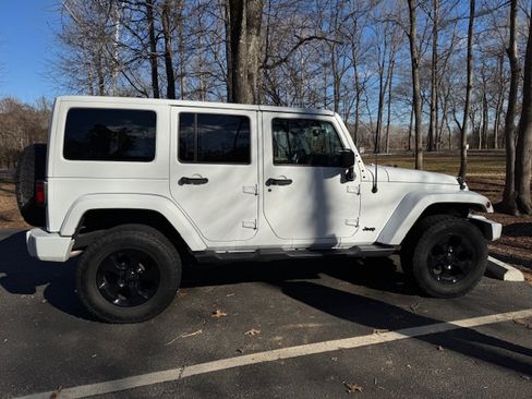 Used 2016 Jeep Wrangler Unlimited Sahara w/ Connectivity Group image 2