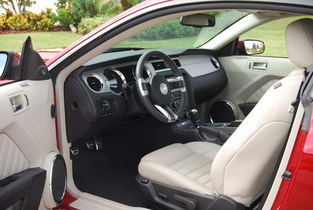 Used 2010 Ford Mustang GT Premium RWD image 6