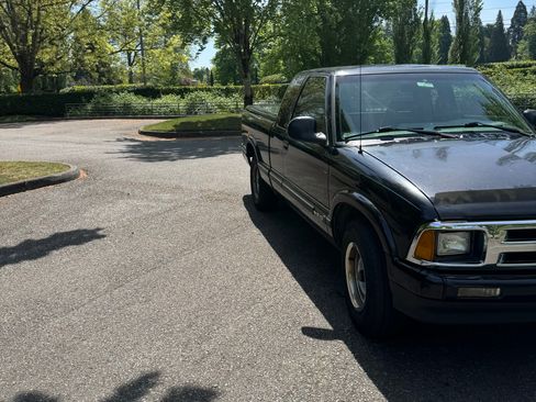 Used 1995 Chevrolet S10 Pickup LS RWD image 4