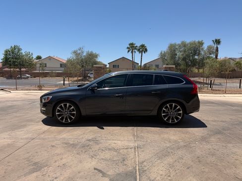 Used 2015 Volvo V60 T5 Premier w/ Convenience Package FWD image 2