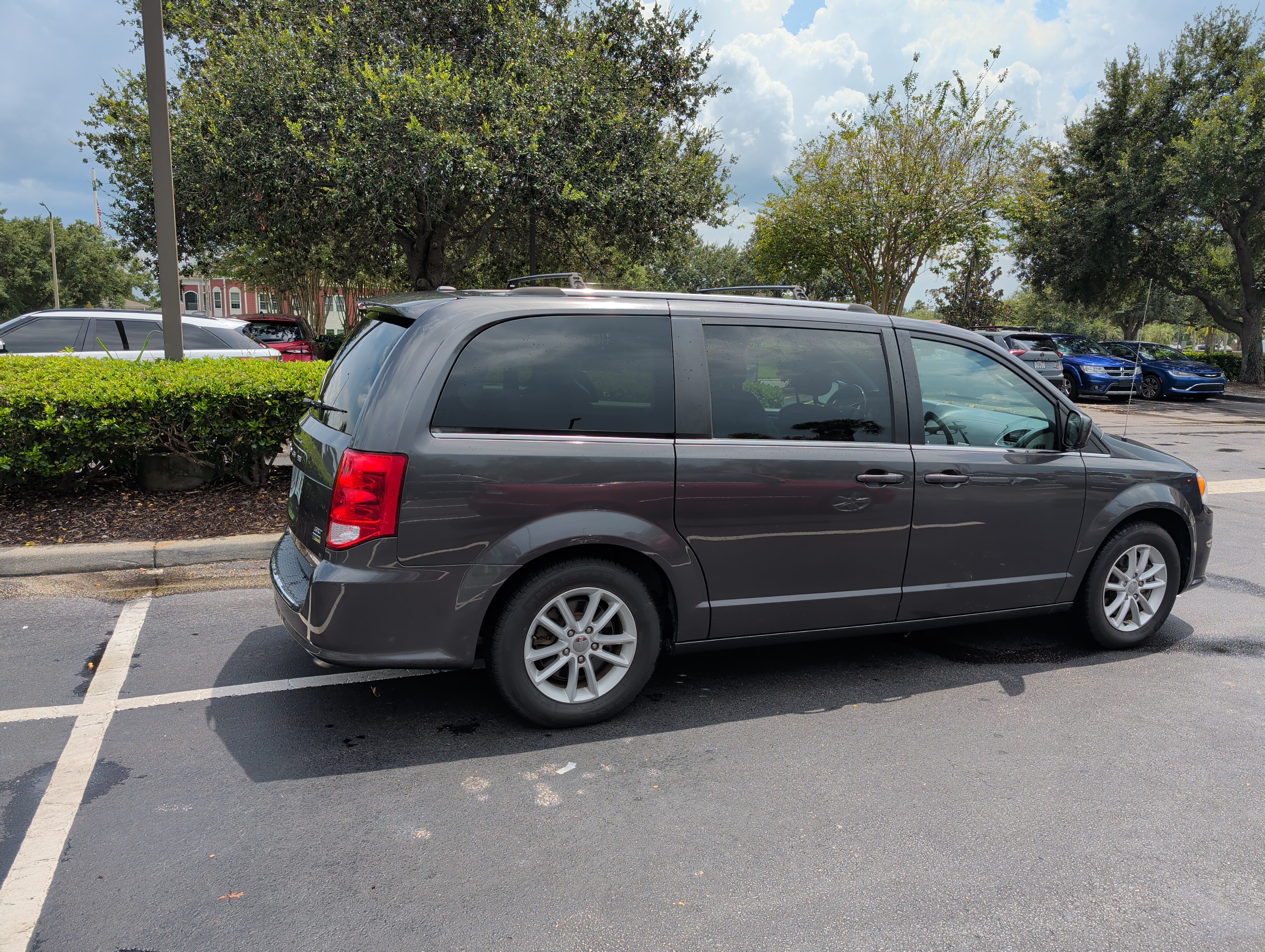 Used 2019 Dodge Grand Caravan SXT FWD image 2