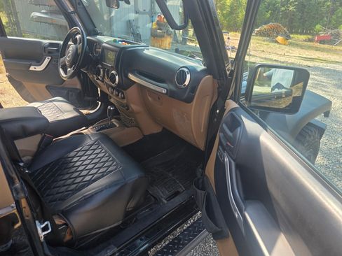 Used 2011 Jeep Wrangler Rubicon w/ PWR Convenience Group AWD/4WD image 12