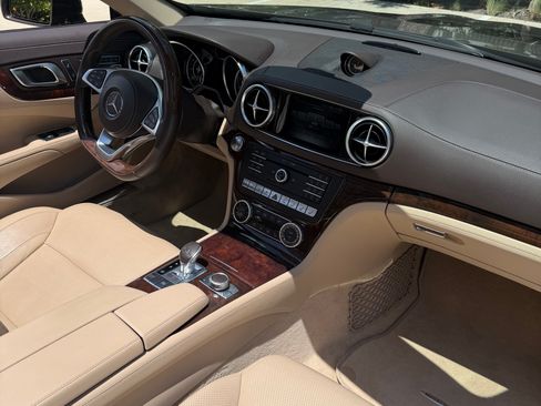 Used 2018 Mercedes-Benz SL 550 image 11