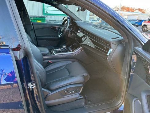 Used 2022 Audi Q8 Prestige image 9