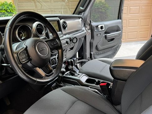 Used 2018 Jeep Wrangler Unlimited Sport S AWD/4WD image 14