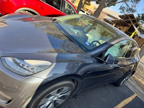 Used 2022 Tesla Model Y Long Range image 4