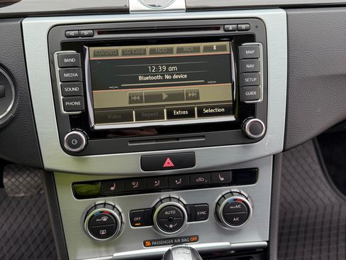 Used 2014 Volkswagen CC Executive image 11