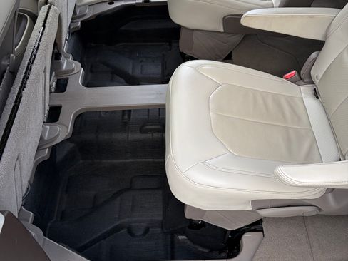 Used 2020 Chrysler Pacifica Touring-L FWD image 25