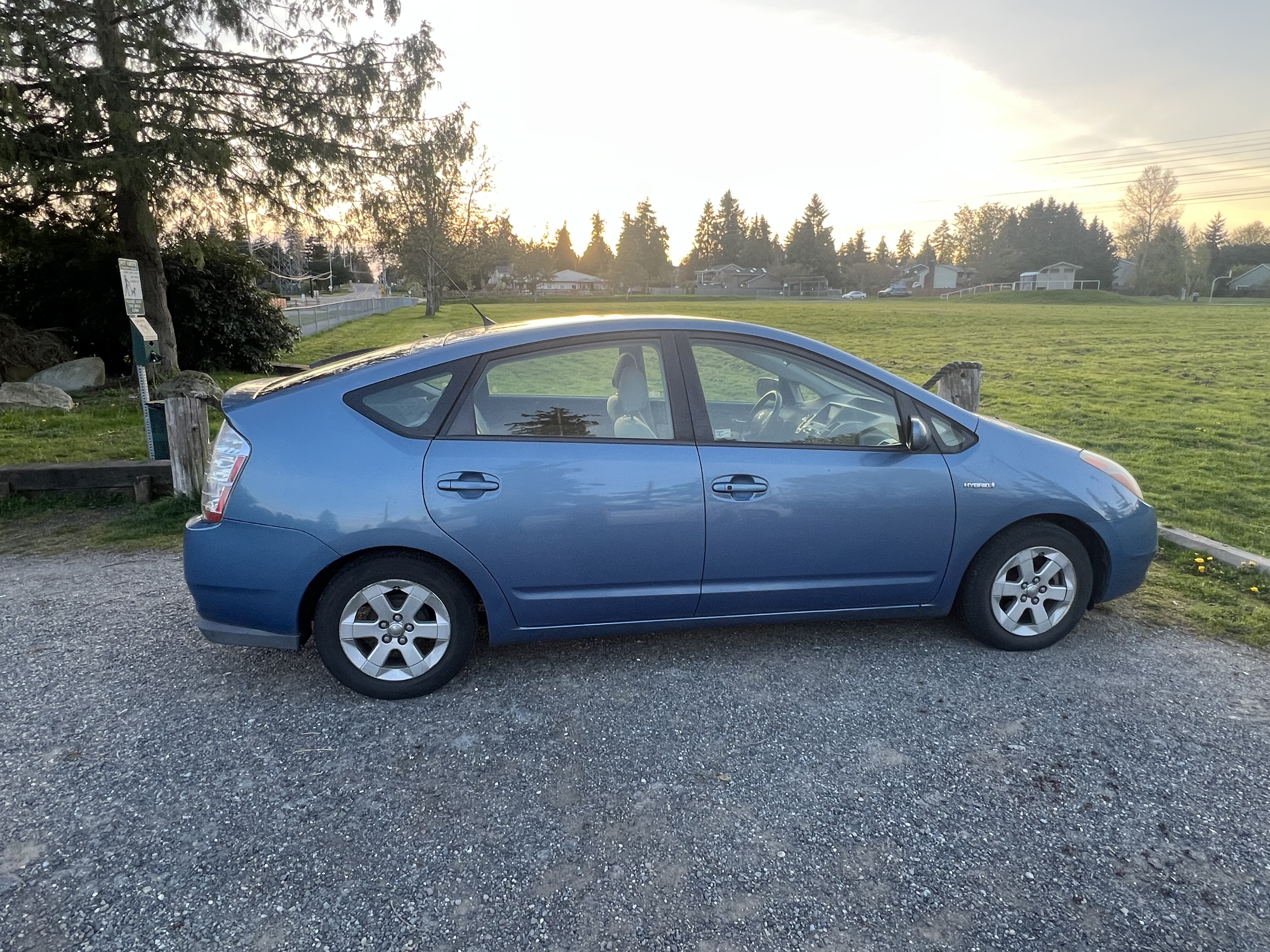 Used 2007 Toyota Prius w/ Pkg 2 FWD image 2