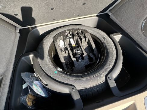 Used 2017 Jeep Grand Cherokee Overland image 26