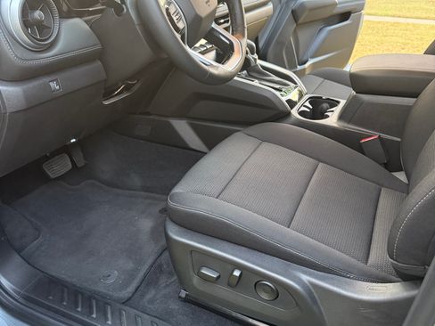 Used 2025 Chevrolet Colorado LT image 13