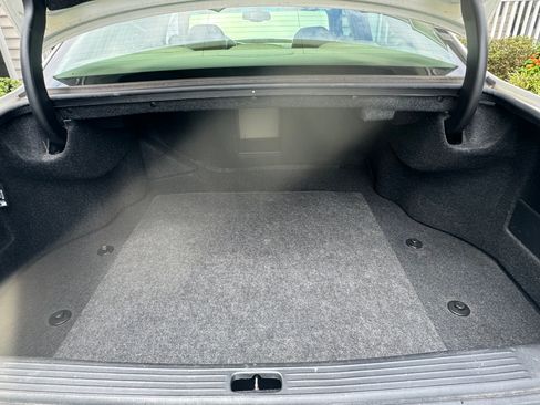 Used 2005 Cadillac De Ville Sedan w/ Equipment Group image 10