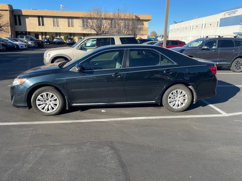 Used 2014 Toyota Camry LE image 2