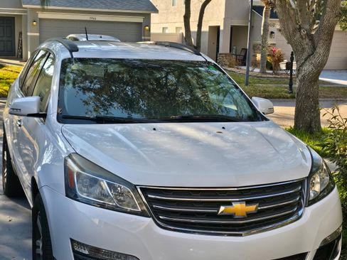 Used 2017 Chevrolet Traverse LT image 1
