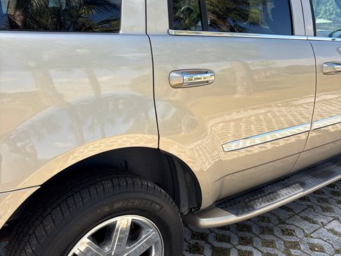 Used 2008 Chrysler Aspen Limited image 8