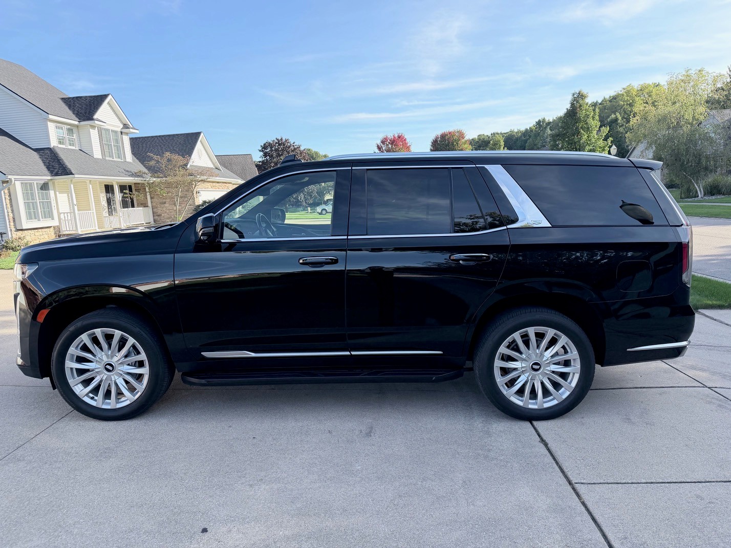 Used 2023 Cadillac Escalade Luxury AWD/4WD image 9