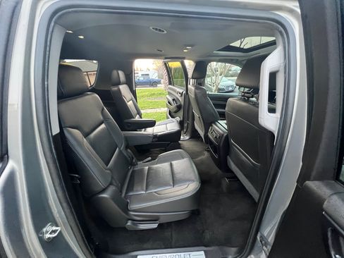 Used 2018 Chevrolet Suburban LT image 18