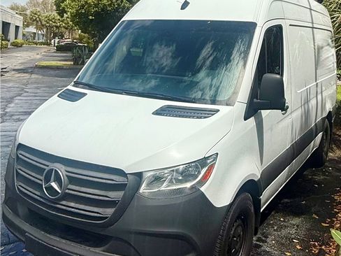 Used 2022 Mercedes-Benz Sprinter 2500 image 1