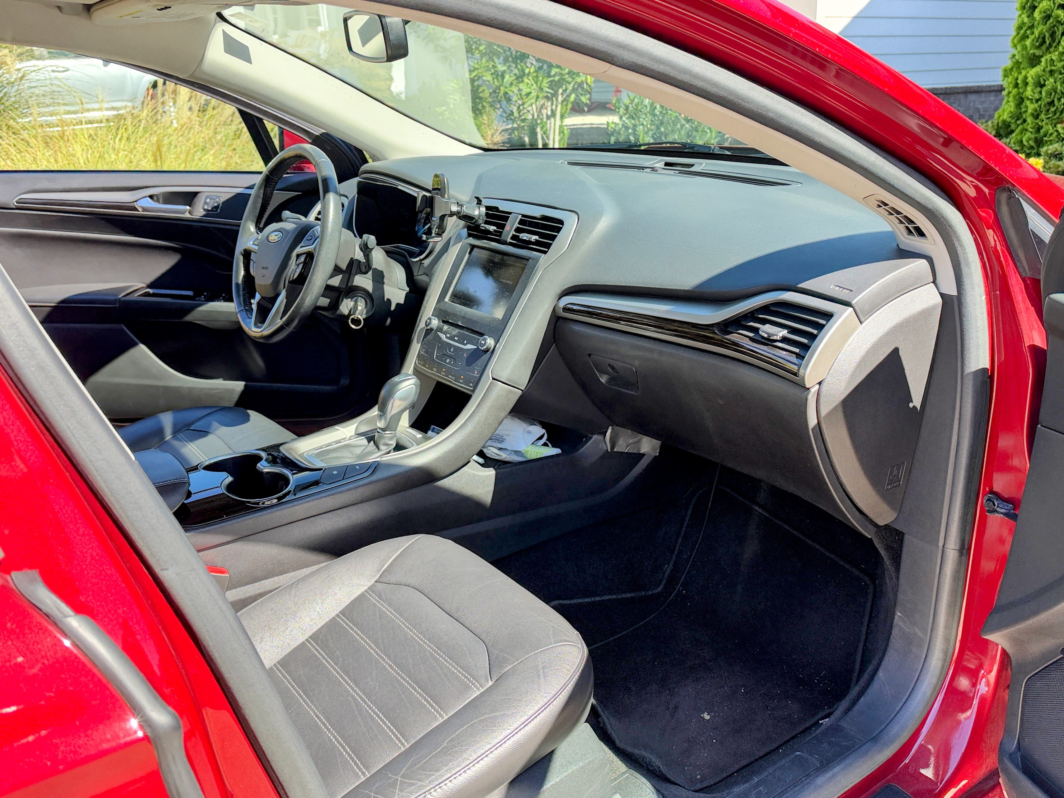 Used 2015 Ford Fusion Energi SE FWD image 12