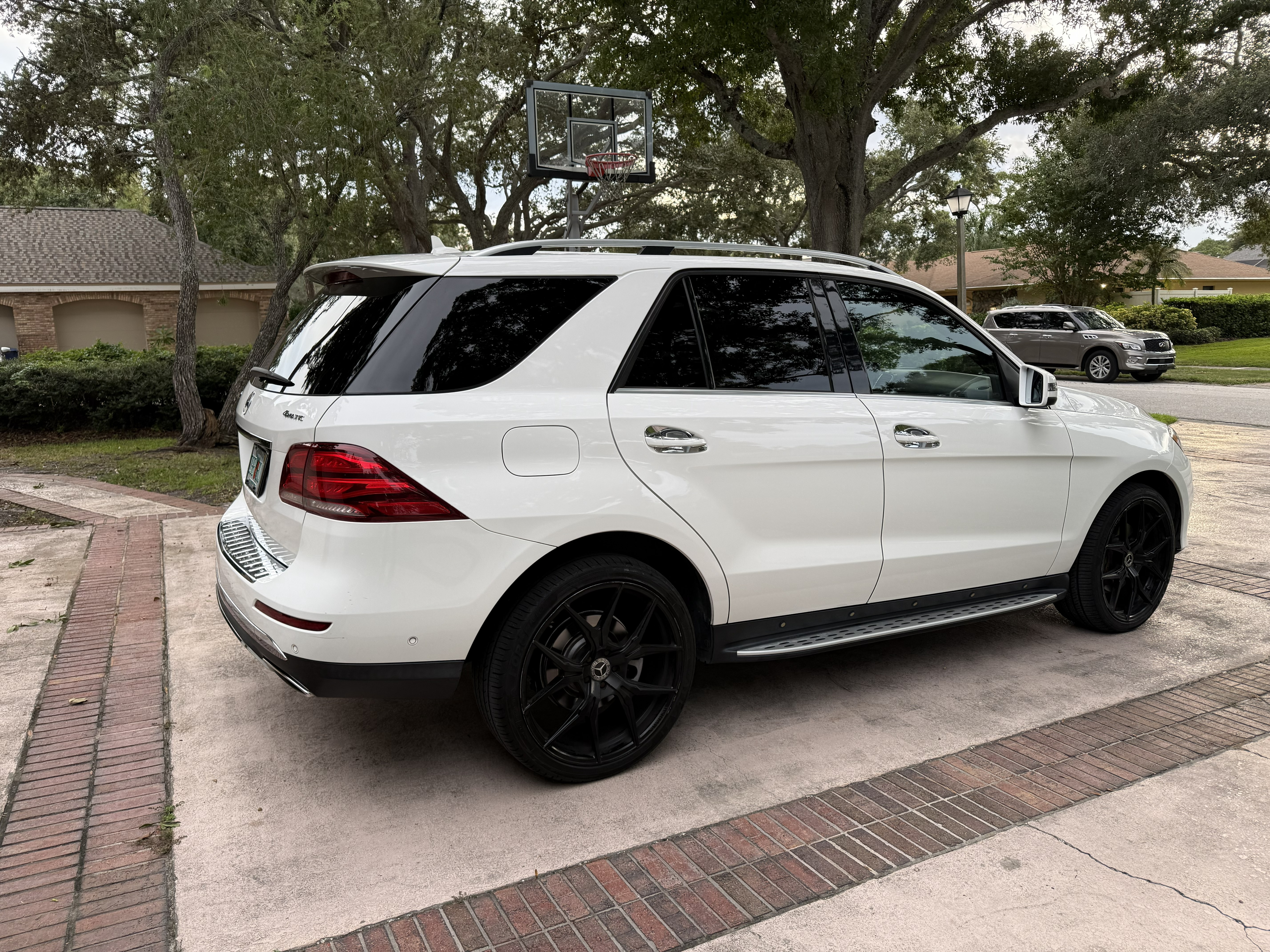 Used 2019 Mercedes-Benz GLE 400 4MATIC image 5