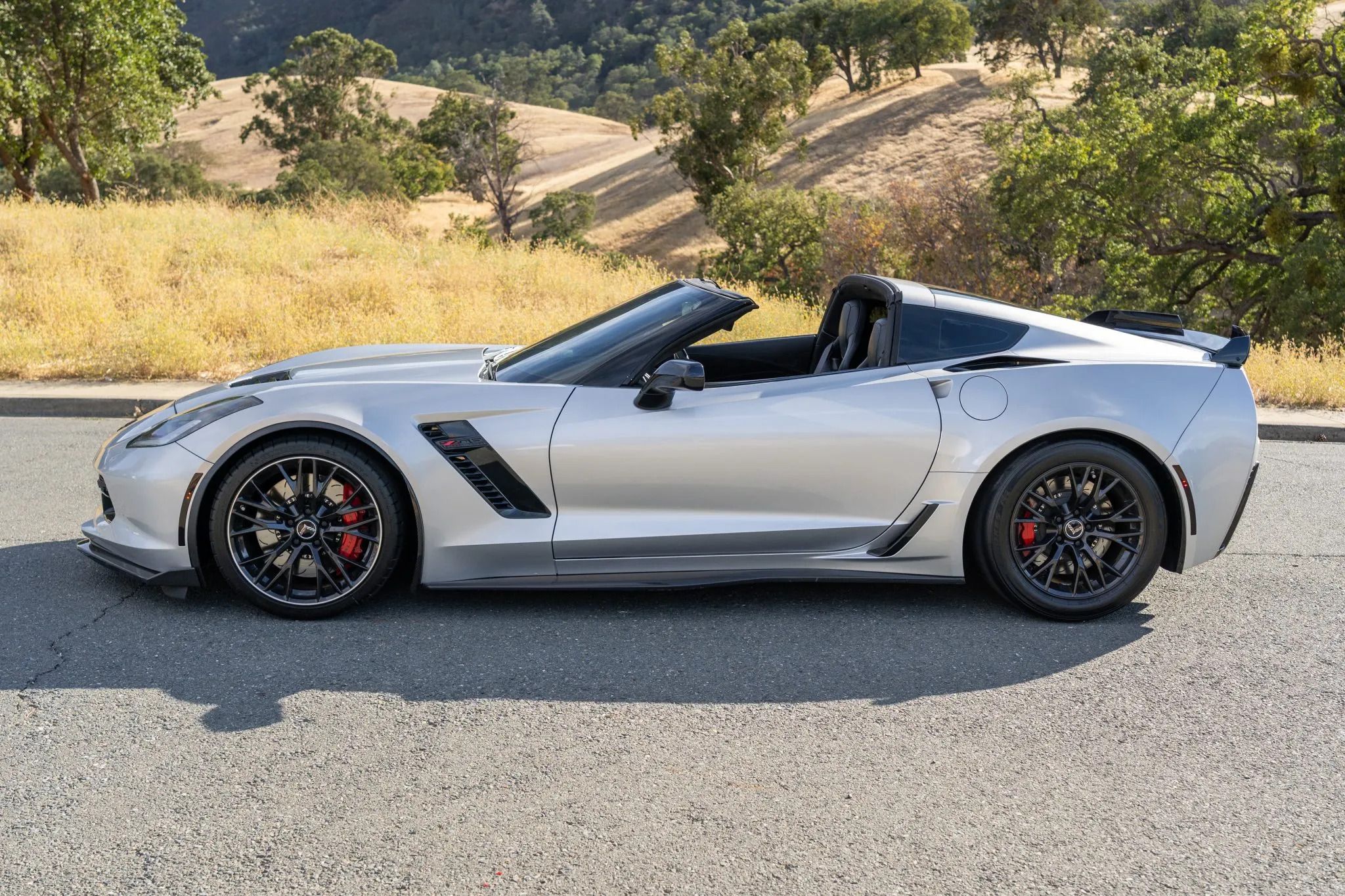 Used 2016 Chevrolet Corvette Z06 w/ 3LZ Preferred Equipment Group RWD image 6