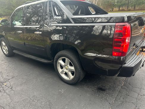 Used 2013 Chevrolet Avalanche LS w/ All-Star Edition image 24