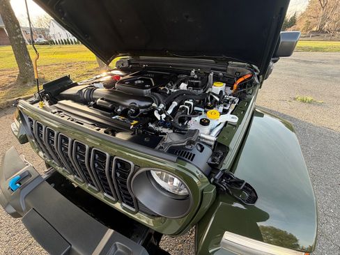 Used 2024 Jeep Wrangler Unlimited w/ Convenience Group AWD/4WD image 11