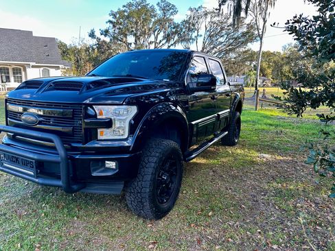 Used 2017 Ford F150 Lariat w/ Equipment Group 502A Luxury image 8