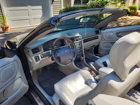 Used 2004 Volvo C70 LT image 10