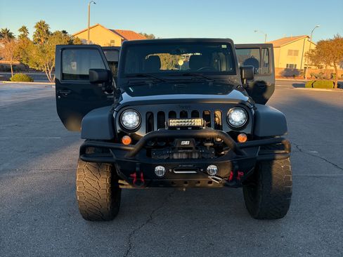 Used 2017 Jeep Wrangler Unlimited Sport image 9