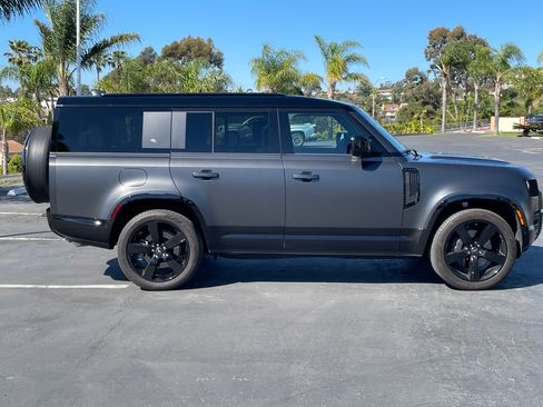 Used 2023 Land Rover Defender 130 X-Dynamic SE image 2