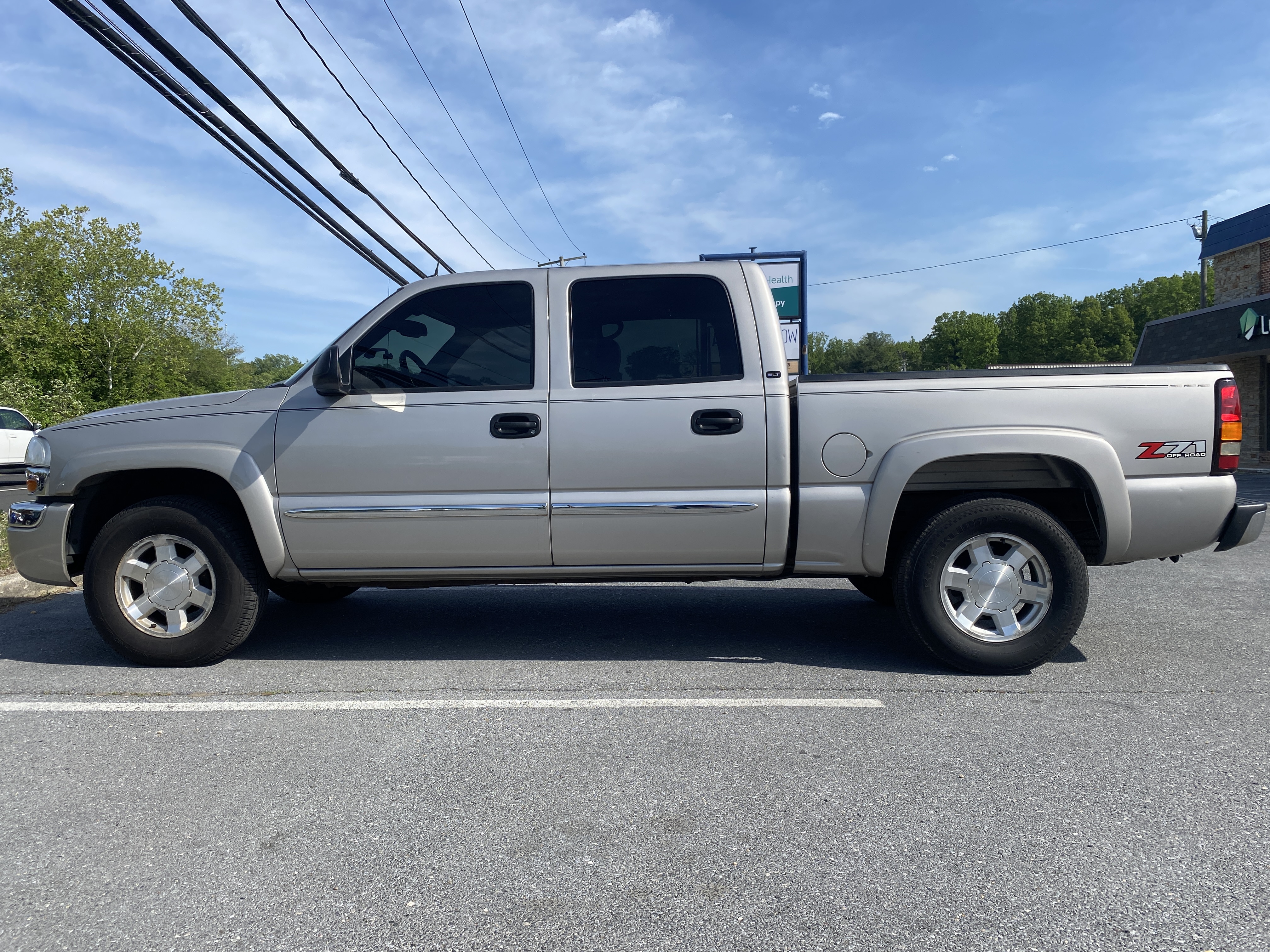 Used 2004 GMC Sierra 1500 SLT w/ Off-Road Package AWD/4WD image 4
