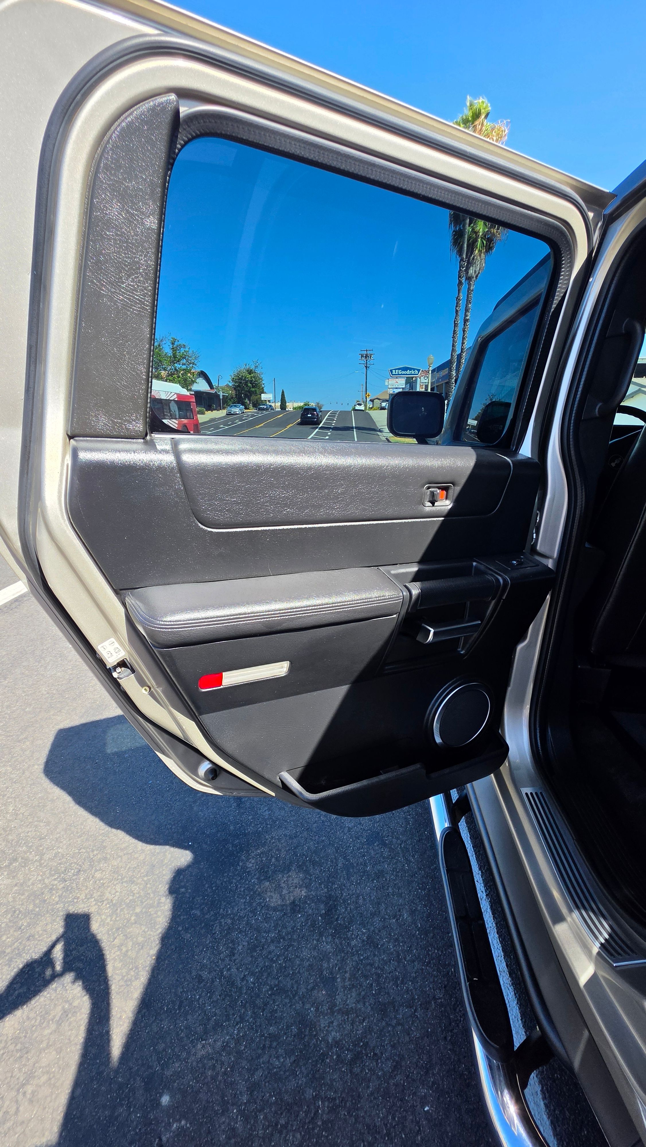 Used 2005 HUMMER H2 w/ Preferred Equipment Group AWD/4WD image 28