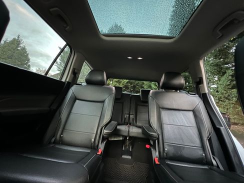 Used 2021 Volkswagen Atlas SEL R-Line image 18